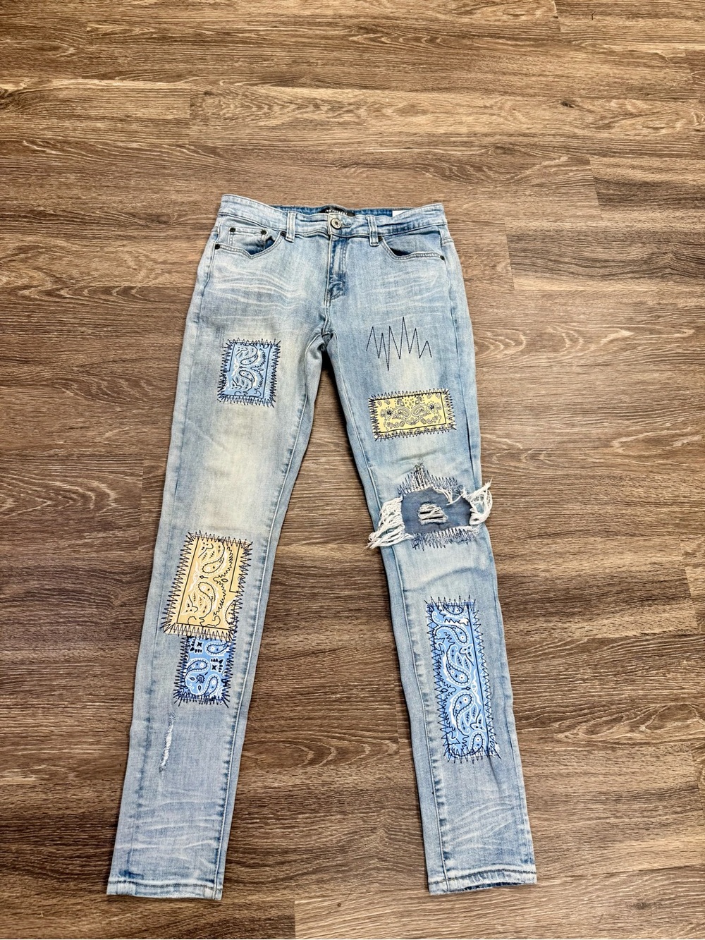 SERENEDE Women’s 32 Light Wash Bandana Patch Distressed Skinny Stretch Jeans